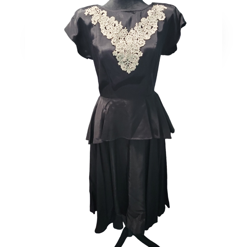 Nancy Johnson Black / White Peplum WW2 Inspired Dress With Shoulder Pads Size 6